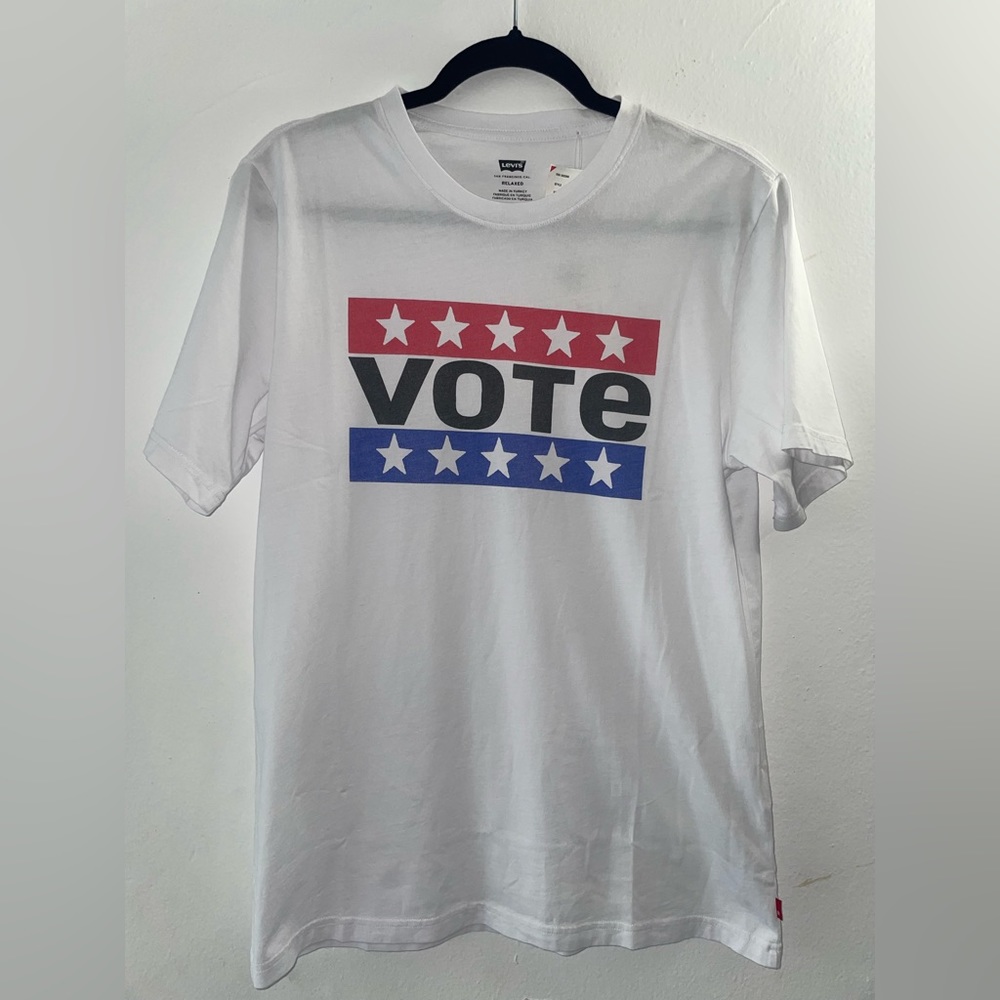 Levi’s T-shirt “VOTE”